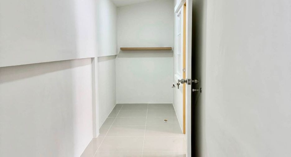 For sale 3 bedrooms house in Si Racha, Chonburi