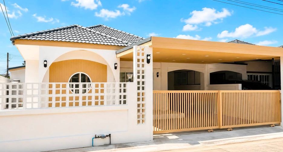 For sale 3 bedrooms house in Si Racha, Chonburi
