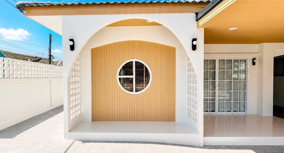 For sale 3 bedrooms house in Si Racha, Chonburi
