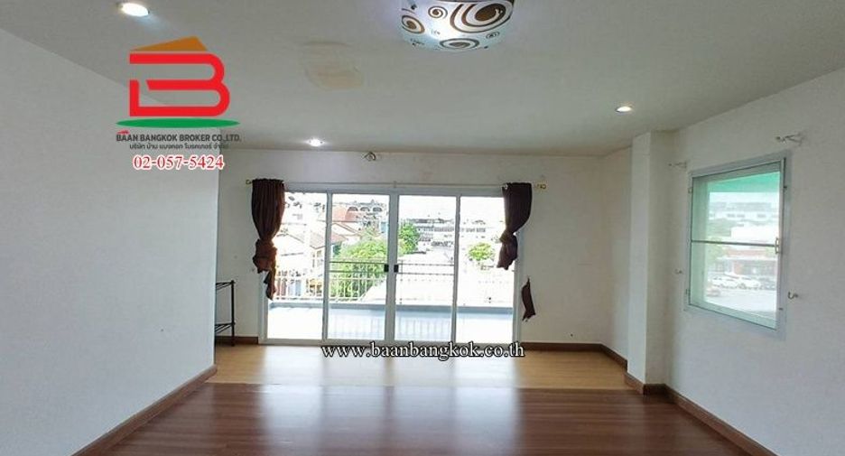Gewerbefläche zum Kauf mit 3 Zimmer in Lam Luk Ka, Pathum Thani