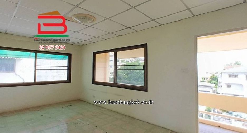 Gewerbefläche zum Kauf mit 3 Zimmer in Lam Luk Ka, Pathum Thani
