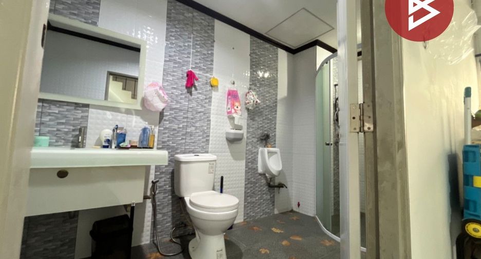 For sale 1 bed retail Space in Sam Phran, Nakhon Pathom