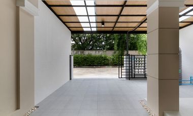 Casa adosada en venta de 3 habitaciones en Pak Kret, Nonthaburi