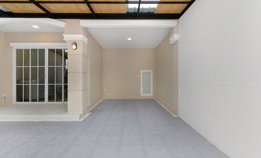 Casa adosada en venta de 3 habitaciones en Pak Kret, Nonthaburi