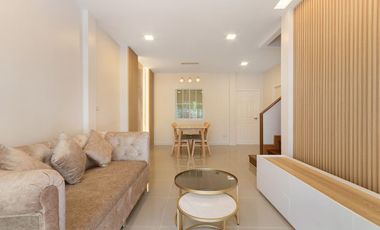 Casa adosada en venta de 3 habitaciones en Pak Kret, Nonthaburi