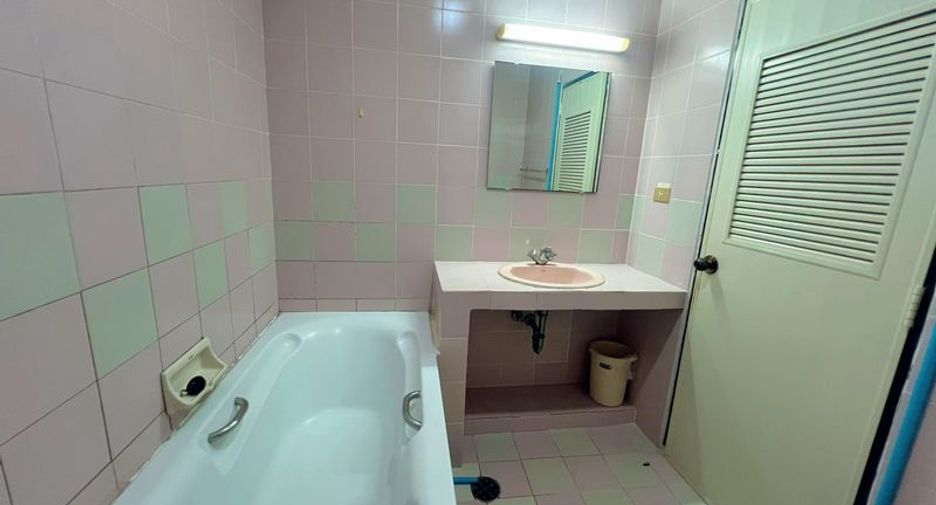 À vendre 2 chambres condo à Si Racha, Chonburi