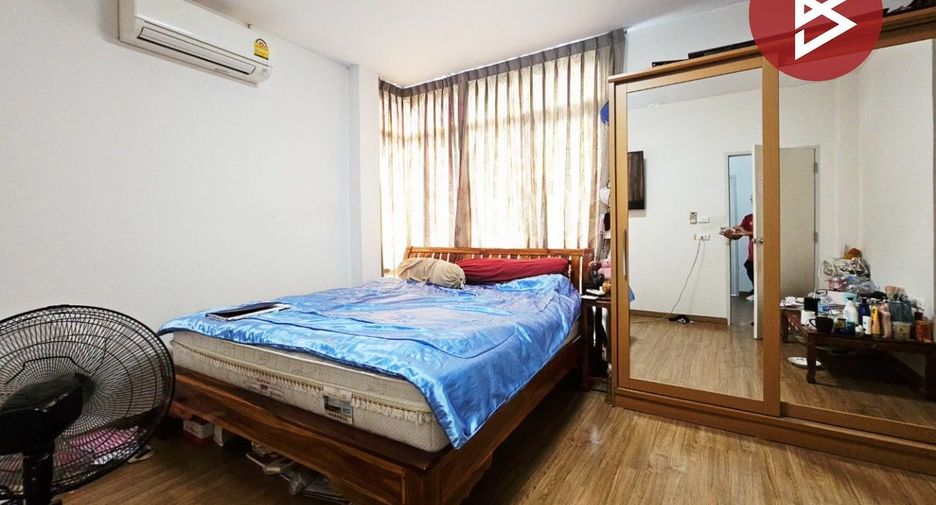 Продажа 3 спальни дом в Si Racha, Чонбури
