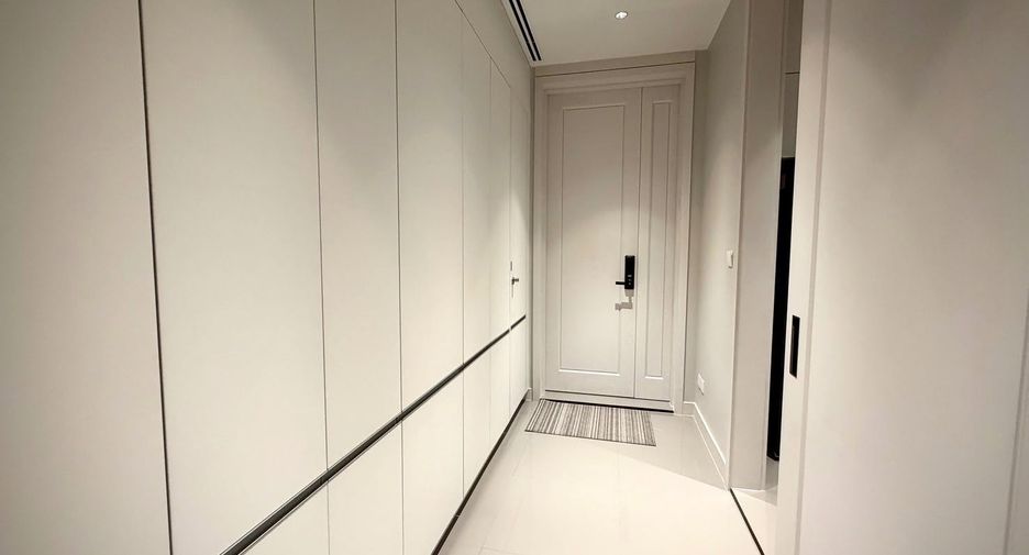 For rent 3 bedrooms condo in Sathon, Bangkok