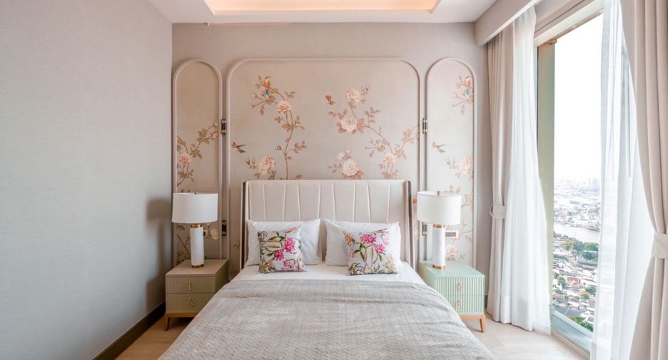For rent 3 bedrooms condo in Khlong San, Bangkok