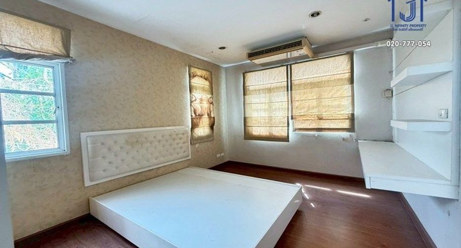 Casa adosada en venta de 3 habitaciones en Lak Si, Bangkok