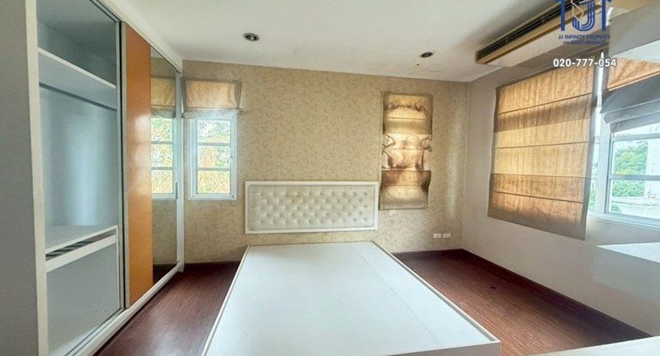 Casa adosada en venta de 3 habitaciones en Lak Si, Bangkok