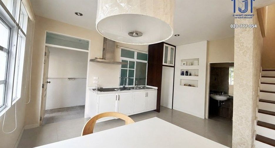 Casa adosada en venta de 3 habitaciones en Lak Si, Bangkok