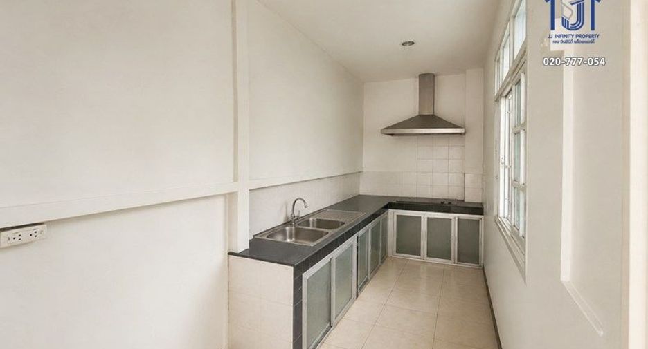 Casa adosada en venta de 3 habitaciones en Lak Si, Bangkok