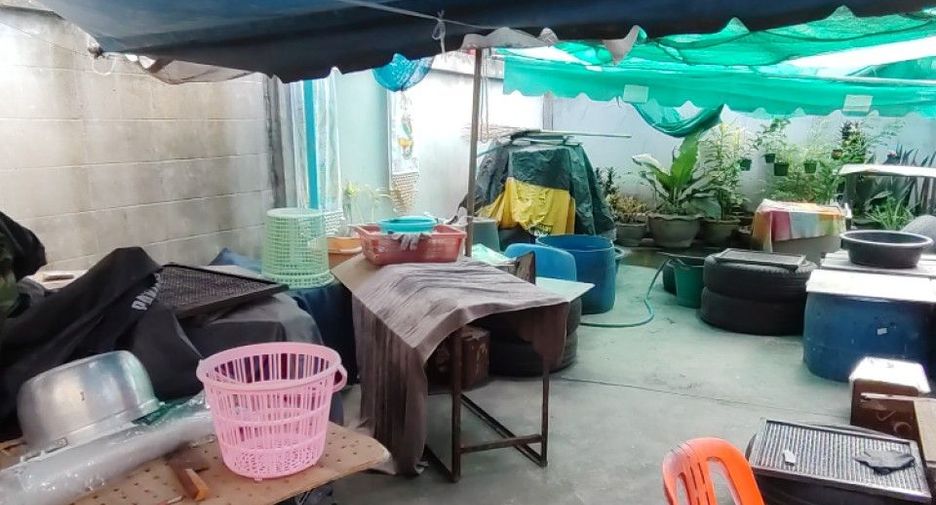 Продажа 3 спальни торговое помещение в Mueang Samut Prakan, Самутпракан