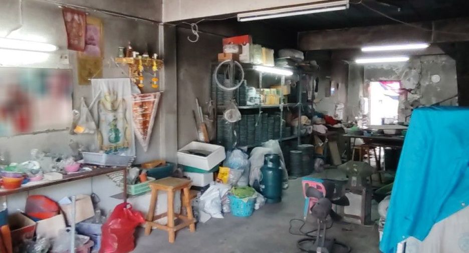 Продажа 3 спальни торговое помещение в Mueang Samut Prakan, Самутпракан