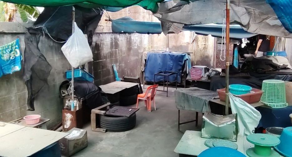 Продажа 3 спальни торговое помещение в Mueang Samut Prakan, Самутпракан