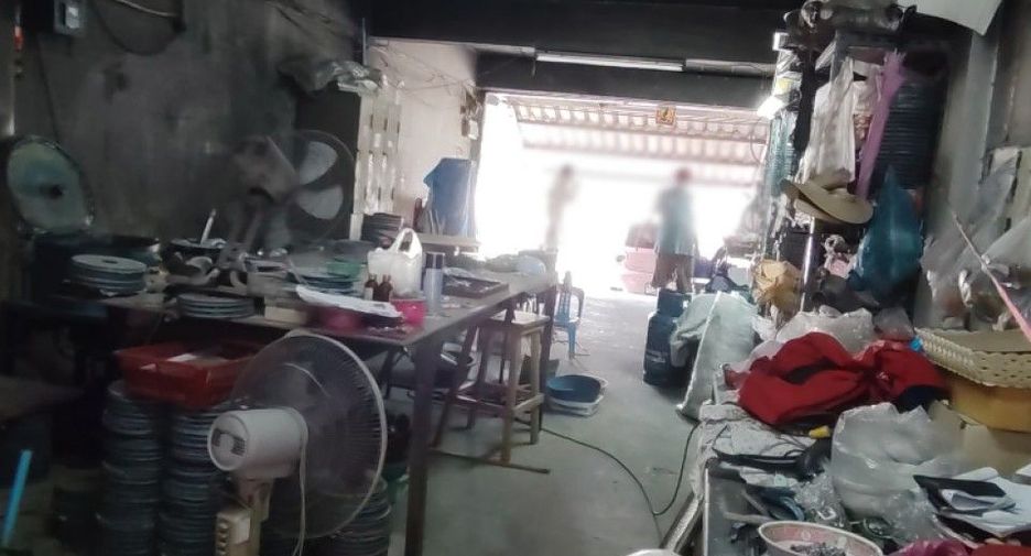 Продажа 3 спальни торговое помещение в Mueang Samut Prakan, Самутпракан
