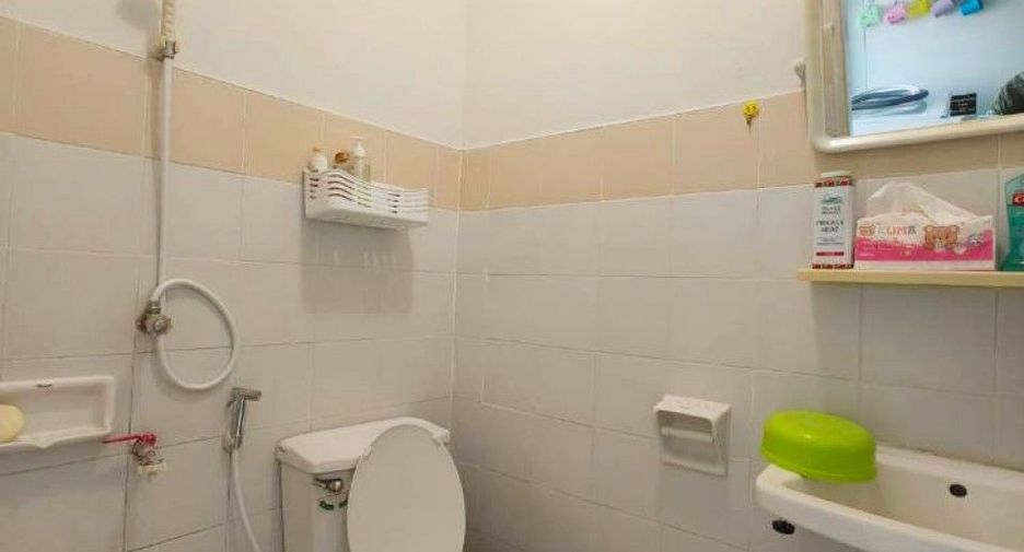 For sale 1 bed condo in Mueang Samut Prakan, Samut Prakan