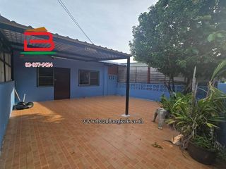 Casa adosada en venta de 2 habitaciones en Saphan Sung, Bangkok