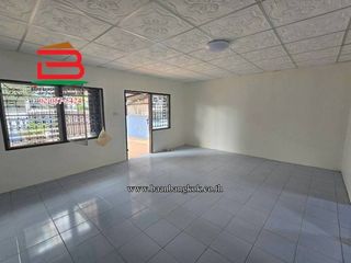 Casa adosada en venta de 2 habitaciones en Saphan Sung, Bangkok
