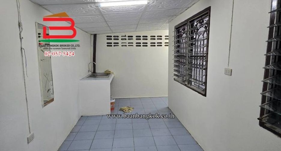 Casa adosada en venta de 2 habitaciones en Saphan Sung, Bangkok