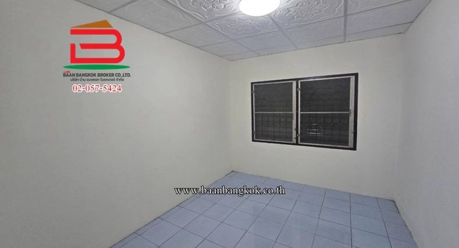 Casa adosada en venta de 2 habitaciones en Saphan Sung, Bangkok