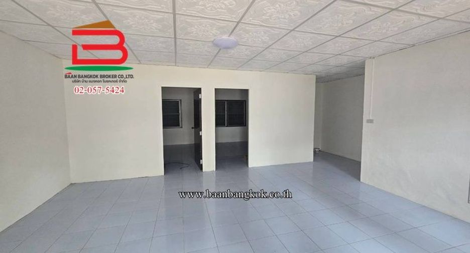 Casa adosada en venta de 2 habitaciones en Saphan Sung, Bangkok