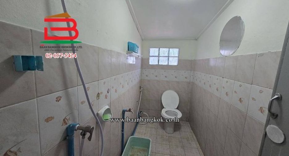 Casa adosada en venta de 2 habitaciones en Saphan Sung, Bangkok