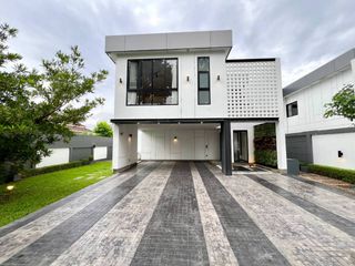 For sale 4 bedrooms house in Mueang Chiang Mai, Chiang Mai