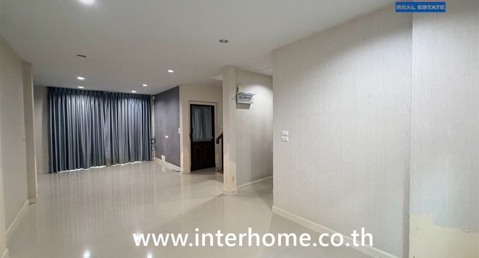 Haus zum Kauf mit 3 Zimmer in Khlong Sam Wa, Bangkok