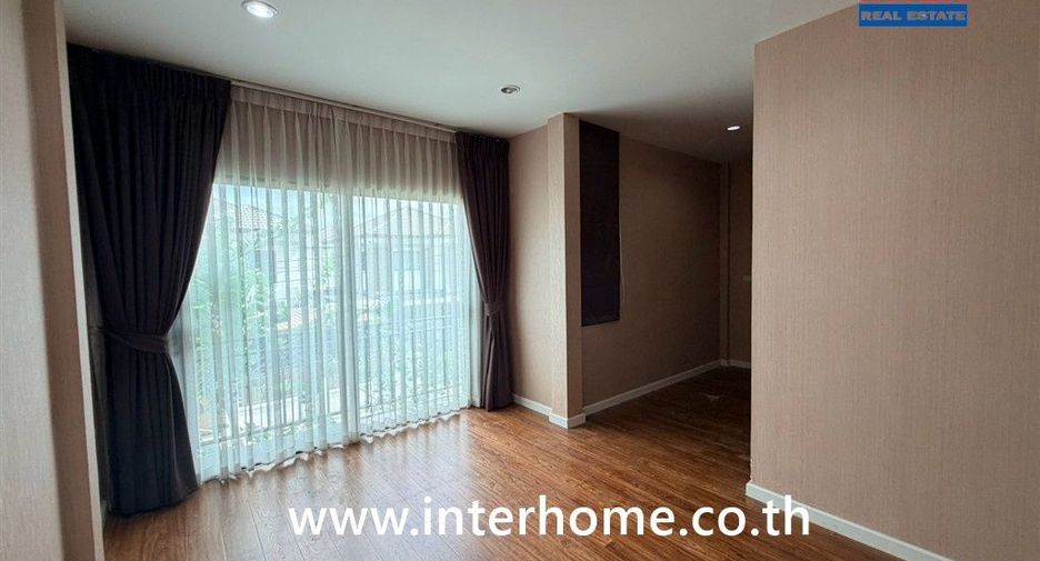 Haus zum Kauf mit 3 Zimmer in Khlong Sam Wa, Bangkok