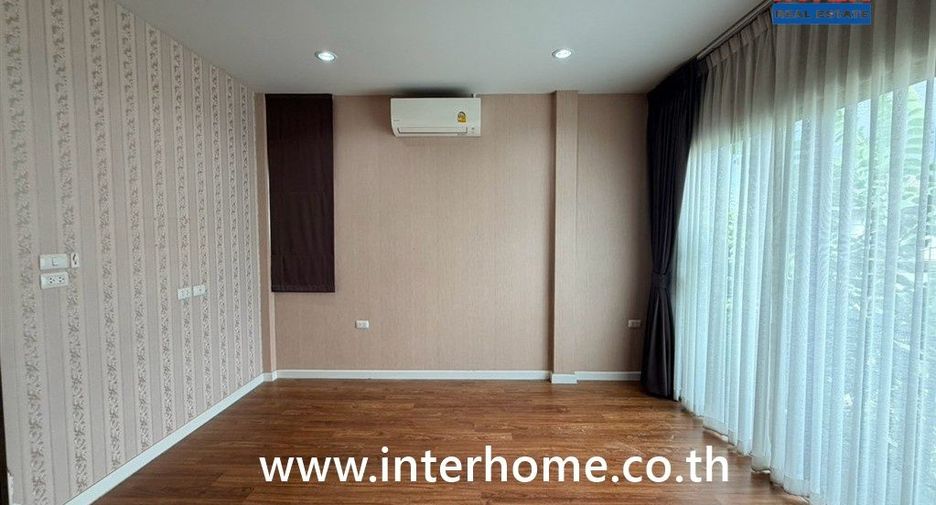 Haus zum Kauf mit 3 Zimmer in Khlong Sam Wa, Bangkok