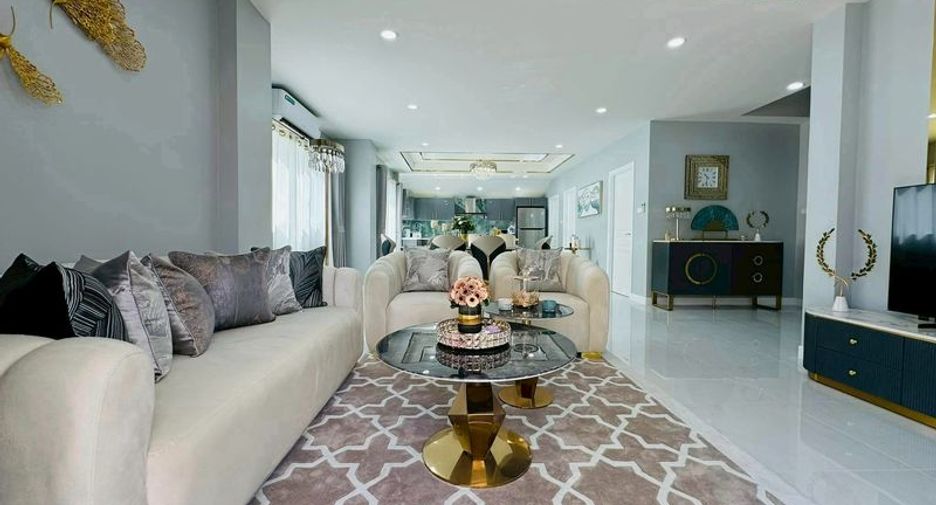For sale 4 bedrooms villa in Bang Lamung, Chonburi