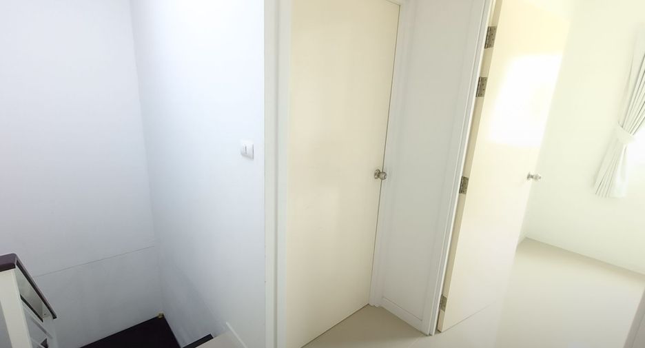 Casa adosada en venta de 3 habitaciones en Bang Phli, Samut Prakan