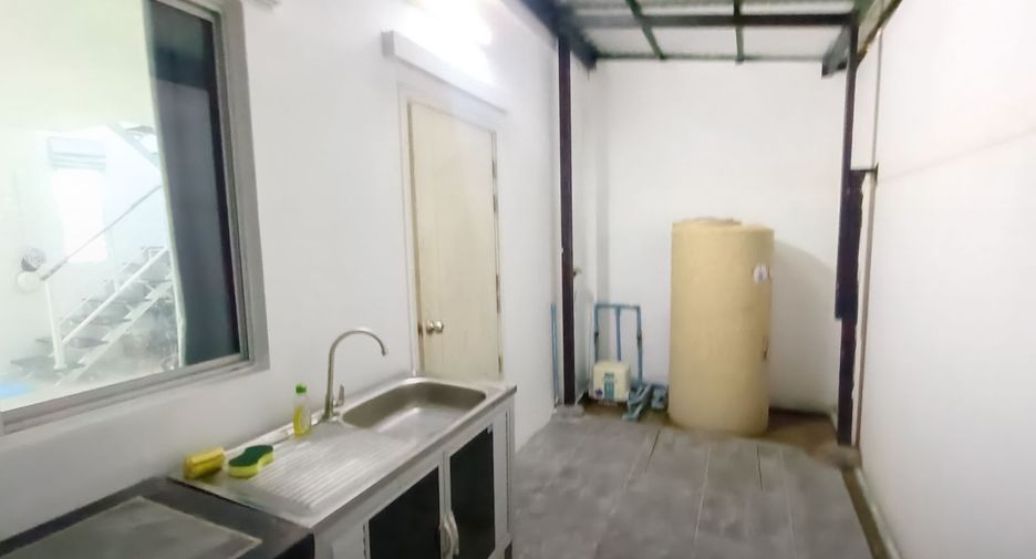 Casa adosada en venta de 3 habitaciones en Bang Phli, Samut Prakan