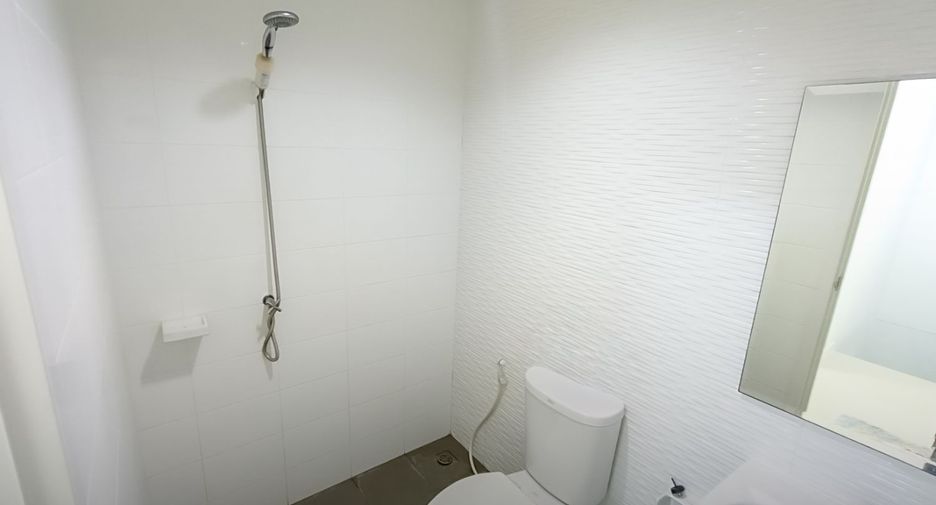 Casa adosada en venta de 3 habitaciones en Bang Phli, Samut Prakan