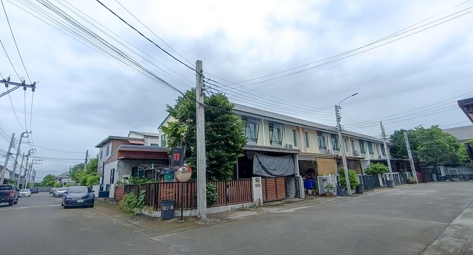Casa adosada en venta de 3 habitaciones en Bang Phli, Samut Prakan