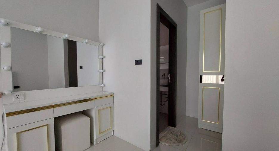 For rent 3 bedrooms villa in Bang Lamung, Chonburi