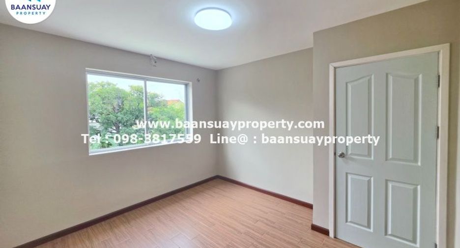 Reihenhaus zur Miete mit 3 Zimmer in Thung Khru, Bangkok