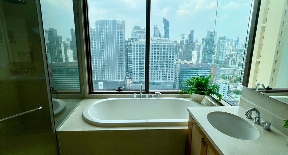 For rent and for sale 2 bedrooms condo in Khlong Toei, Bangkok