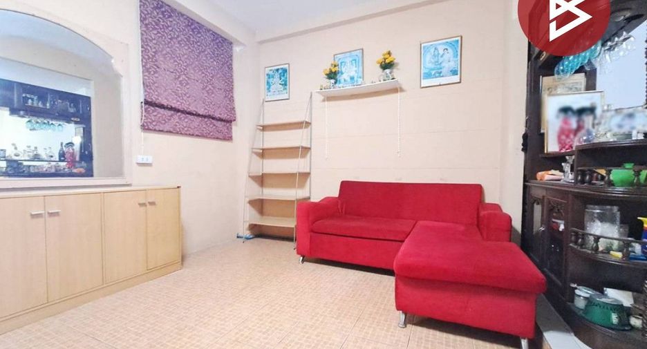 Casa adosada en venta de 3 habitaciones en Lat Phrao, Bangkok