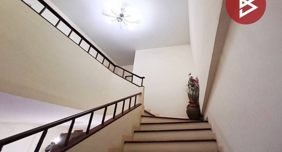 Casa adosada en venta de 3 habitaciones en Lat Phrao, Bangkok