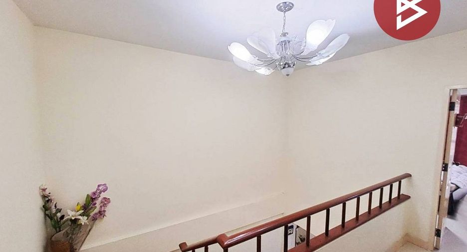 Casa adosada en venta de 3 habitaciones en Lat Phrao, Bangkok