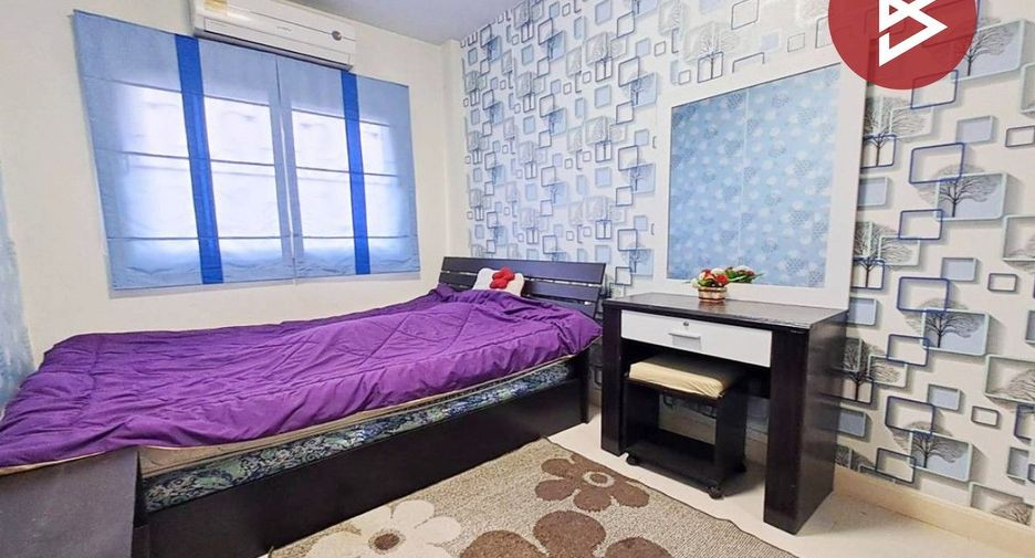 Casa adosada en venta de 3 habitaciones en Lat Phrao, Bangkok