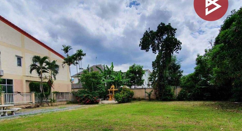 Casa adosada en venta de 3 habitaciones en Lat Phrao, Bangkok