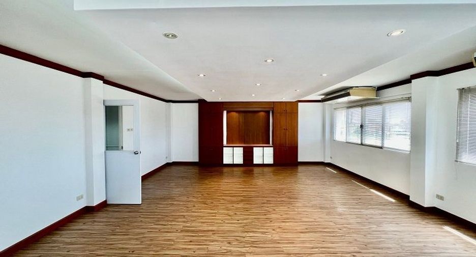 À louer et à vendre 2 chambres entrepôt à Bang Lamung, Chonburi