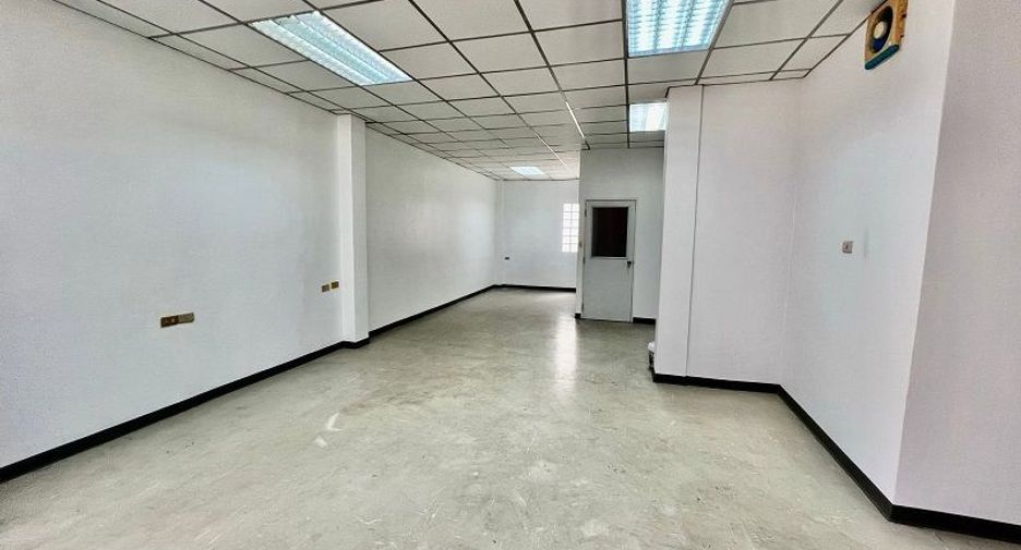 À louer et à vendre 2 chambres entrepôt à Bang Lamung, Chonburi