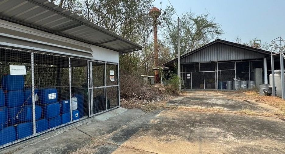 Аренда 4 спальни склад в Khao Yoi, Пхетбури
