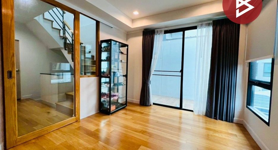 Casa en venta de 4 habitaciones en Bang Kapi, Bangkok