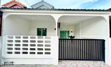 Reihenhaus zum Kauf mit 2 Zimmer in Bang Lamung, Chonburi